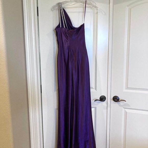 Prom / Formal Dress - Cinderella Design - Size 6 - Purple - Picture 4 of 5